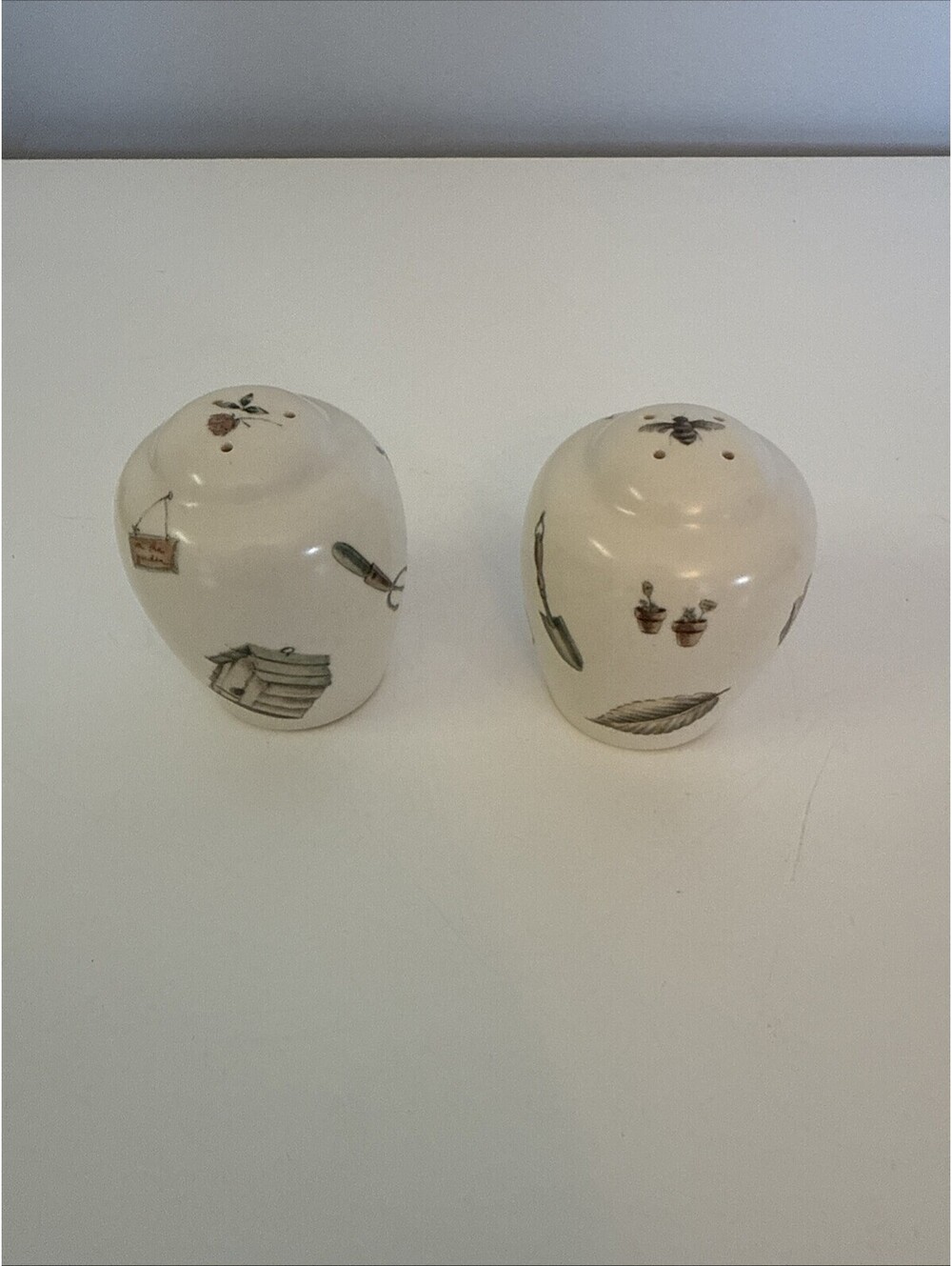 VTG Pfaltzgraff Naturewood Salt & Pepper Shakers 3.25” Tall Garden Theme USA EUC